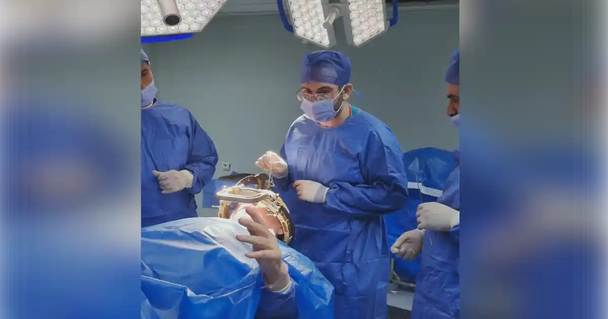 الكي بالتردد الحراري في عمق المخ لعلاج رعشة الشلل الرعاش
